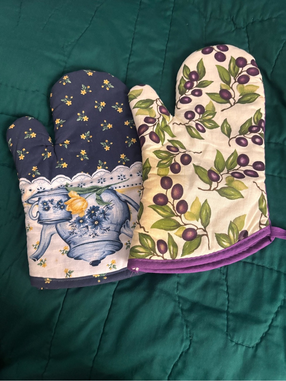 Floral and Olive Print Kitchen Oven Mitts